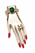 CORO — BROCHE “MANO” CON CRISTAL VERDE (C. 1940–1945)