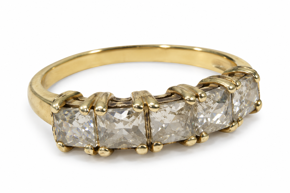 Anillo de cinco piedras