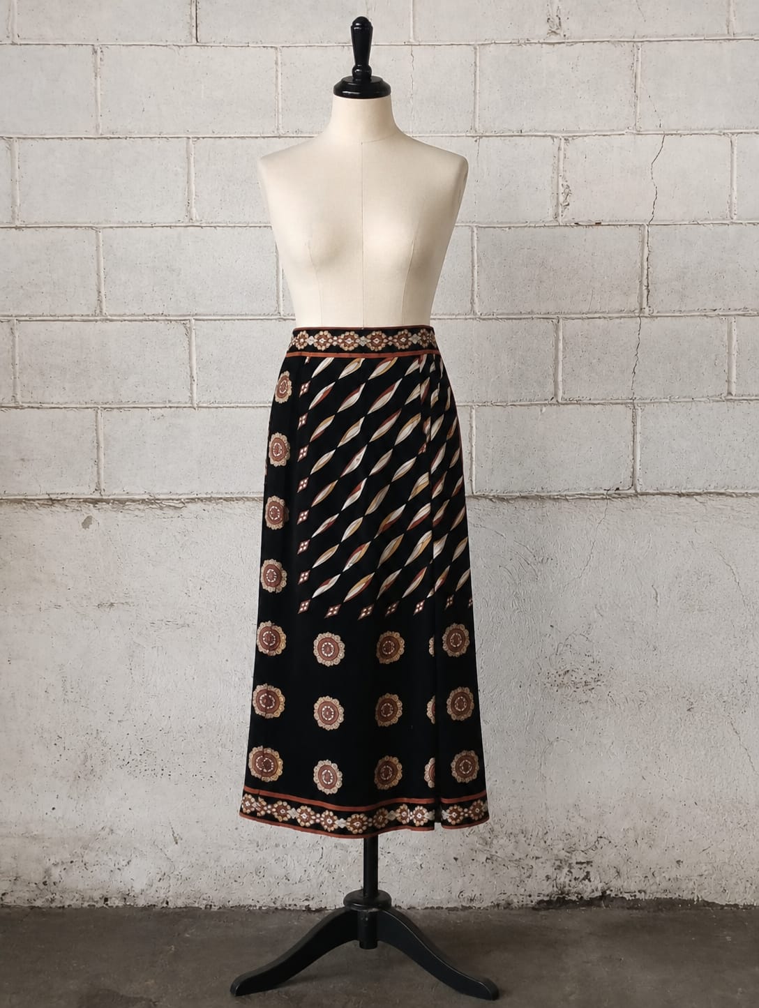 EMILIO PUCCI 1970s GEOMETRIC ORNAMENTAL PRINT MIDI SKIRT