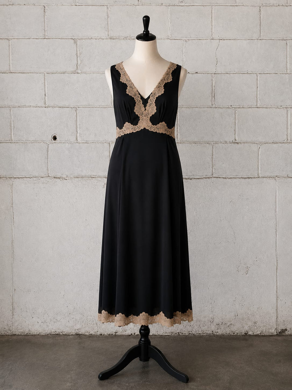 EMILIO PUCCI FOR FORMFIT ROGERS BLACK & NUDE LACE PEIGNOIR