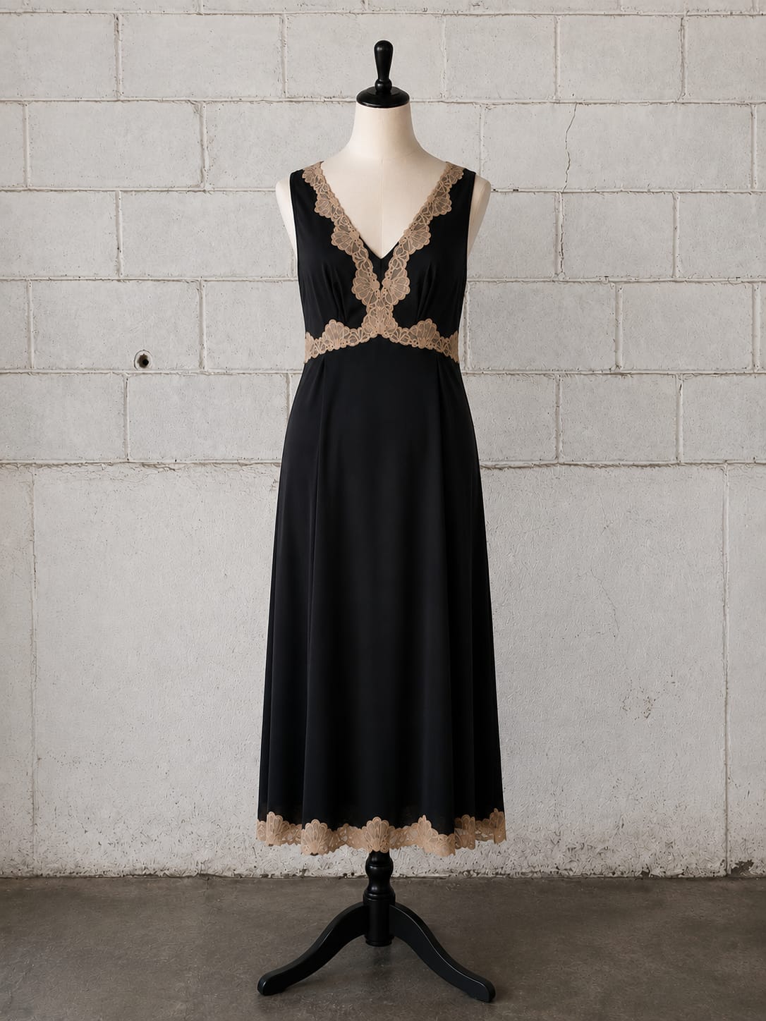 EMILIO PUCCI FOR FORMFIT ROGERS BLACK & NUDE LACE PEIGNOIR